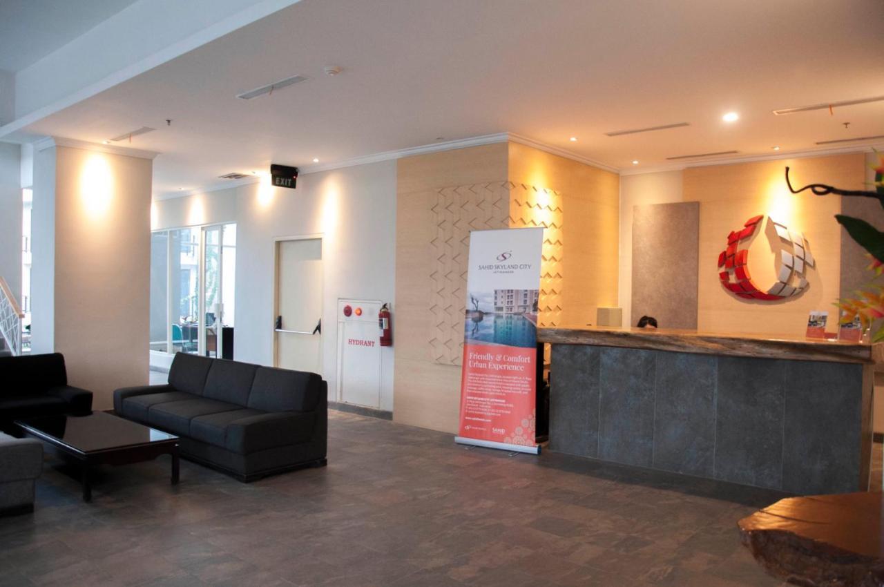 Skyland City Hotel Jatinangor Cilimus Екстер'єр фото