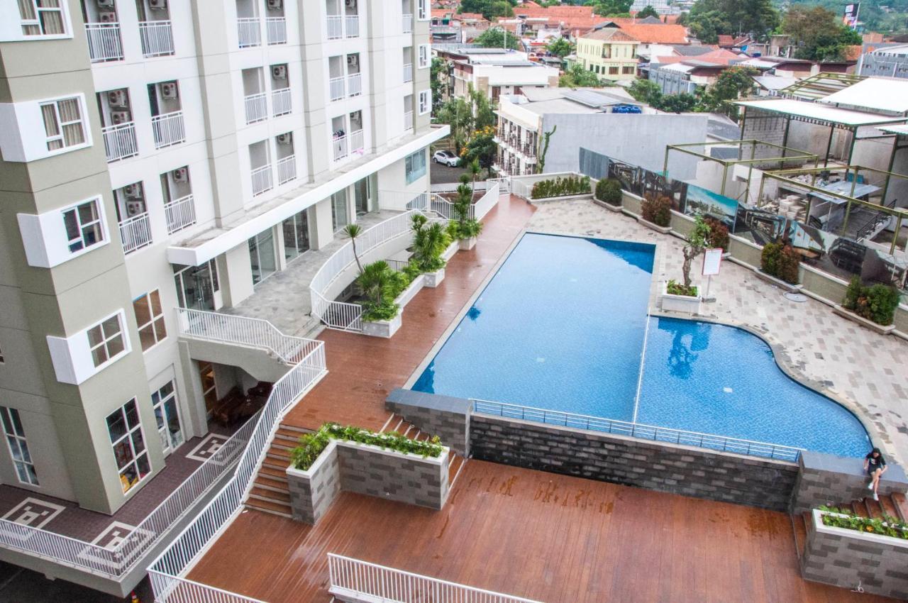 Skyland City Hotel Jatinangor Cilimus Екстер'єр фото